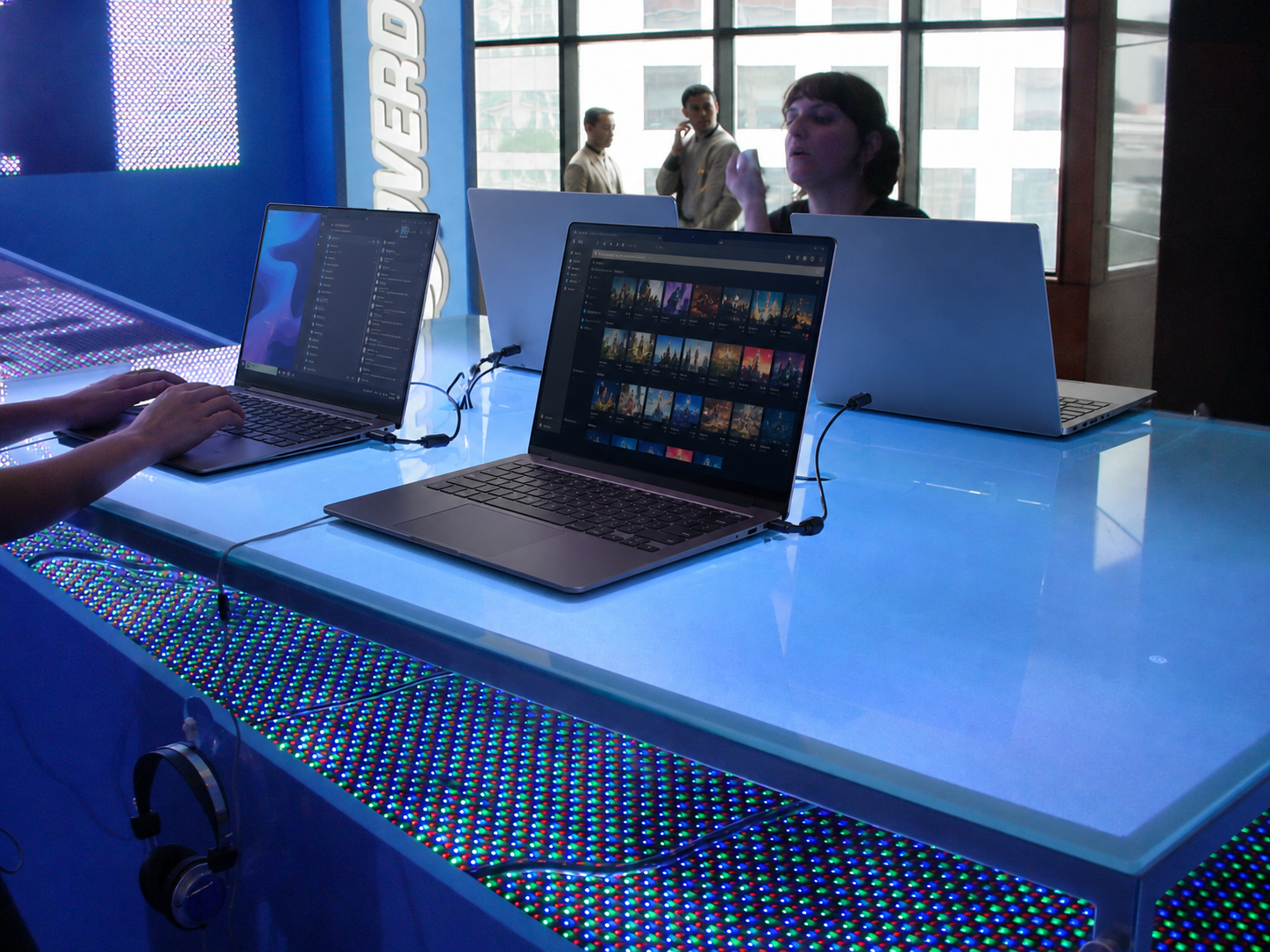 Notebooks e estrutura de informática para eventos LocShow