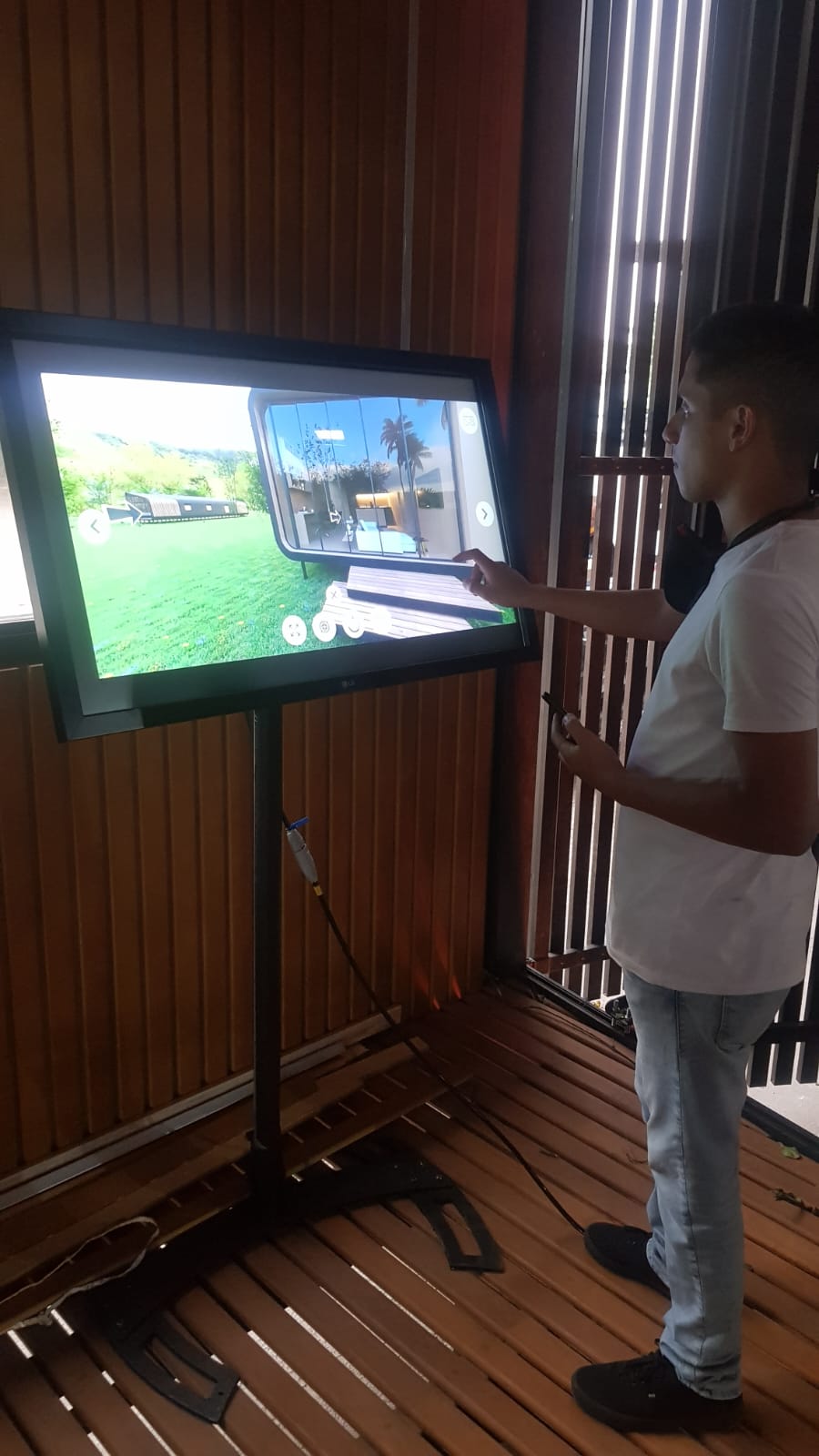 Monitor Touch Screen 43 polegadas